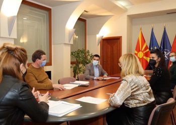 Николовски се врати од Дубаи: Спремни сме за конгрес со еден кандидат – Заев!