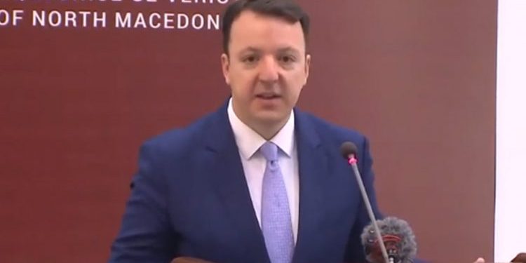 Николоски: Одморите во Дубаи и во Мексико се исмевање во лицето на граѓаните кои се борат за живот