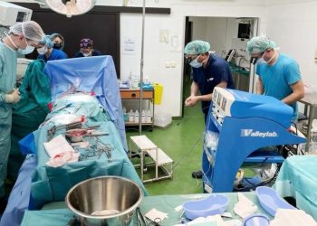 Историска фотографија: Поклон за младата девојка која ги донираше срцето и бубрезите