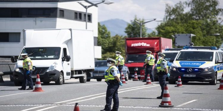 Германија сака да ги забрани автомобилите по 22 часот