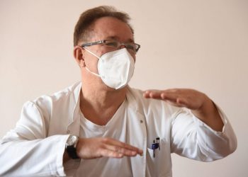 Д-р Беќаровски: Замислете утре 20.000 заразени да се шетаат низ град, ова е „Монти Пајтон“ Собрание