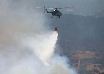 Два хеликоптера ќе гасат пожар: Kаде гори во моментов во Македонија?
