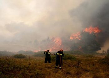 ПОЖАРИТЕ БЕСНЕАТ ВО ГРЦИЈА Две лица загинаа, од кои едниот пожарникар
