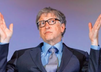 Гејтс изразува загриженост и опоменува: Главен проблем во 2022 година ќе биде недовербата во владите