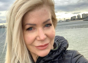 И во седмата деценија и се додворуваат момчиња од 18 години!