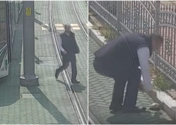 Херој на денот: Го запре трамвајот и ја спаси желката од шините (ВИДЕО)