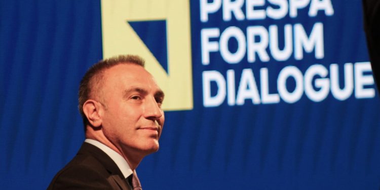 Груби тврди дека ВМРО ДПМНЕ е подготвено да гласа за премиер Албанец