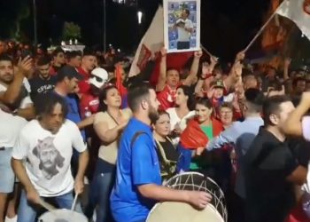 „Распукала Шар Планина“ ечи пред хотелот на Ѓоковиќ во Мелбурн