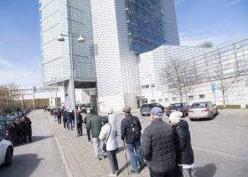 Шведска урива рекорди со новозаразени
