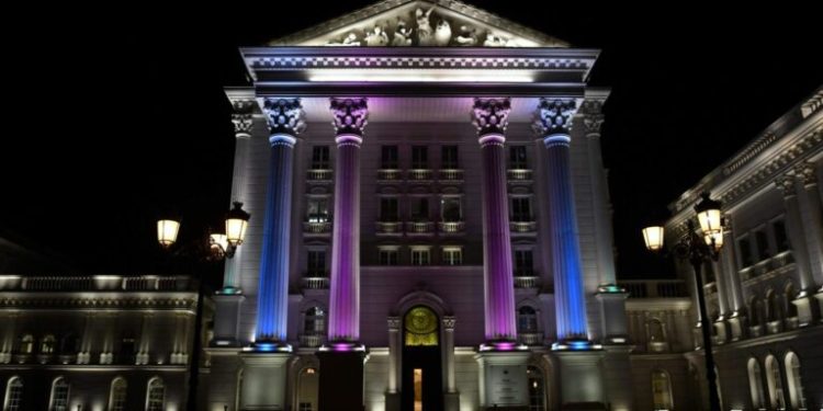 Владата доцна вечерва донесе одлука – еве koга и како ќе започне учебната година