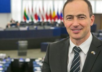 Македонија ќе добие забрана да го слави 11 октомври? – Бугарски европратеник со нов услов за членство во Европската Унија!