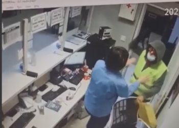 ВИДЕО | Обид за грабеж во обложувалница на Партизанска, храбра вработена се спротивставила на напаѓачот