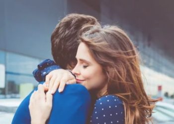 НАЈУБАВАТА ОБЛЕКА ЗА ЕДНА ЖЕНА Е ПРЕГРАТКАТА НА МАЖОТ КОЈ ЈА САКА