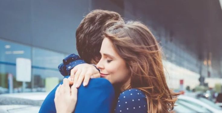 НАЈУБАВАТА ОБЛЕКА ЗА ЕДНА ЖЕНА Е ПРЕГРАТКАТА НА МАЖОТ КОЈ ЈА САКА