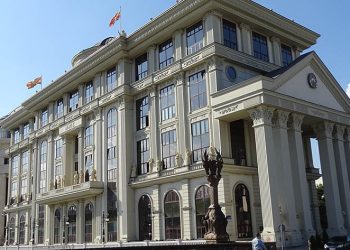 Сакаш да си дипломат – дојди ќе те направиме и во САД ќе те пратиме