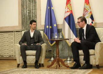 “ОВА НИКОГАШ НЕ СУМ ГО ВИДЕЛ“ Претседателот Вучиќ го пречекал Ѓоковиќ и останал затекнат