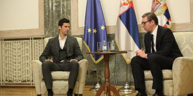 “ОВА НИКОГАШ НЕ СУМ ГО ВИДЕЛ“ Претседателот Вучиќ го пречекал Ѓоковиќ и останал затекнат