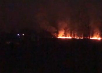 Пожар вечерва под далековод до трафостаницата во Пинтија, – Причина за мракот во Скопје (ВИДЕО)