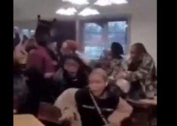 ЛЕТАА МАСИ И СТОЛИЦИ Жестока тепачка на две семејства поради скара (ВИДЕО)