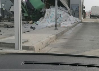 Камион се преврте откако удрил во наплатна рампа која се гради кај Кадрифаково