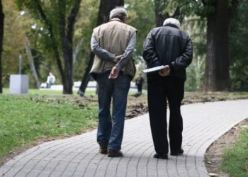 Пензионерите за април, мај и јуни ќе добијат 1.000 денари помош поради светската криза