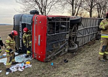 Автобус со бегалци од Украина се превртел во Полска
