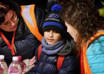 (ФОТО) Момче од Украина само пристигнало во Словачка. На раката имал наишан број на мобилен телефон