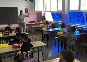Основците од денеска без маски на училиште, продолжува намалувањето на бројот на заразени со Ковид-19