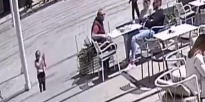 (ВИДЕО) ГОСПОД ГИ СПАСИЛ ОВИЕ ДЕЦА! Страшно видео кружи на интернет: Деца си играле и трчале, па за малку ќе го изгубеле ЖИВОТОТ на страшен начин!