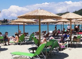 Грција ги укинува сите мерки: Дозволено влегување и на невакцинирани лица, и тоа без брз тест