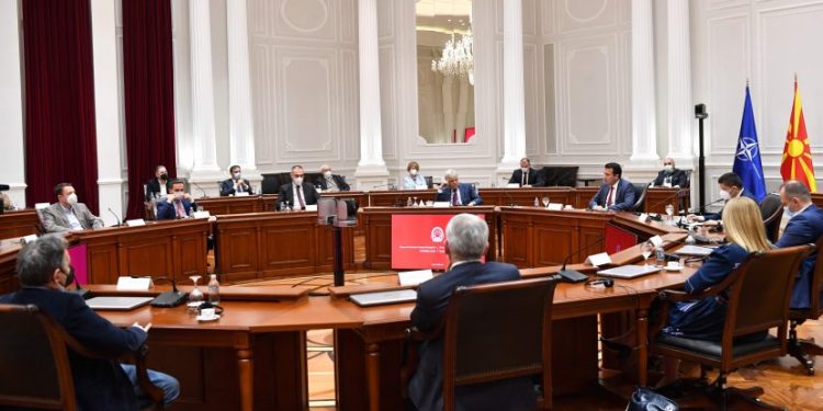 Ќе се намали ли бројката на министри, пратеници…., оти населението се намали за 185.834 жители?