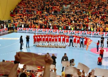 Хит: Цела Македонија го слушна коментаторот на МТВ како ја испеа химната (ВИДЕО)