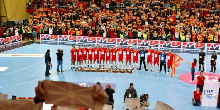 Хит: Цела Македонија го слушна коментаторот на МТВ како ја испеа химната (ВИДЕО)