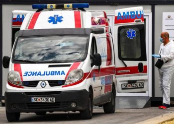 Двегодишно дете паднало од четврти кат на зграда во Скопје