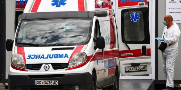 Двегодишно дете паднало од четврти кат на зграда во Скопје