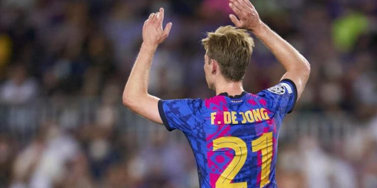 Де Јонг се поблиску до „Олд Трафорд“