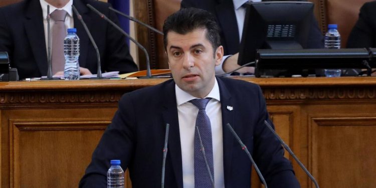 Падна владата на Кирил Петков