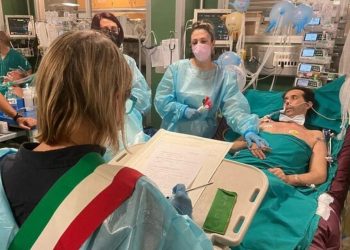 Италијанец приклучен на апарати се венчал со својата девојка во болнички кревет, 12 часа подоцна се случило чудо