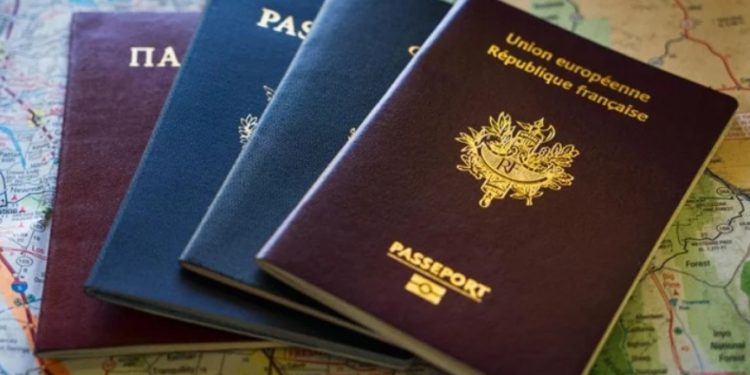 Дали знаете зошто пасошите се само во четири бои?