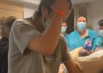 Видео од породилна сала стана хит на социјалните мрежи, на идниот татко не му било многу интересно