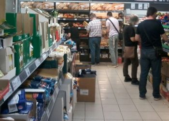 Снаоѓање во скапотијата: Во јогуртот вода ставам; износените кондури многу ми се добри; трчам по маркетите…