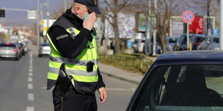 Се возеле нерегистрирани коли, без дозвола, со телефон зад воланот…