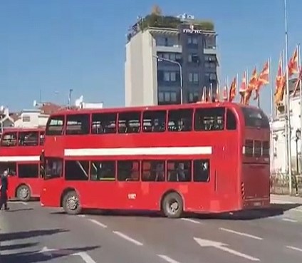 ЈСП ги паркира автобусите пред Владата