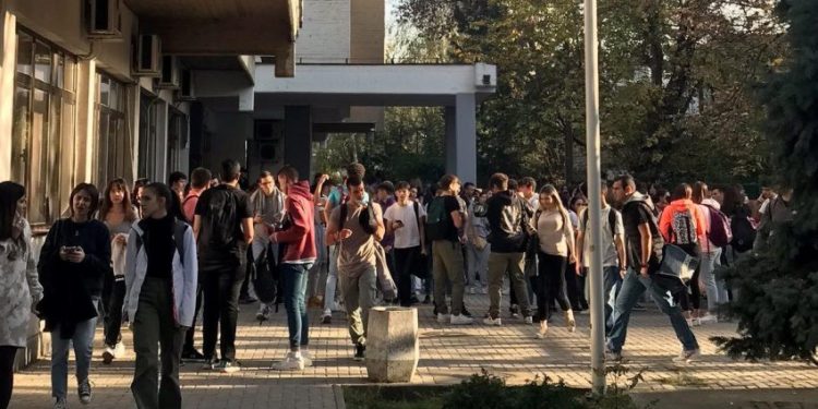 Повторно дојави за бомби во гимназиите „Јосип Броз Тито“, „Корчагин“, „Никола Карев“…
