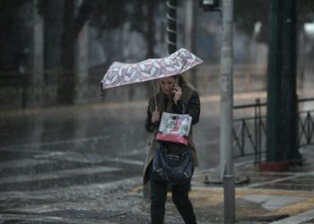 Променливо облачно со слаб локален дожд и со умерен ветер