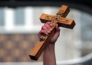 Бoг се јави, навистина се јави-православните верници денеска го слават Богојавление – Водици