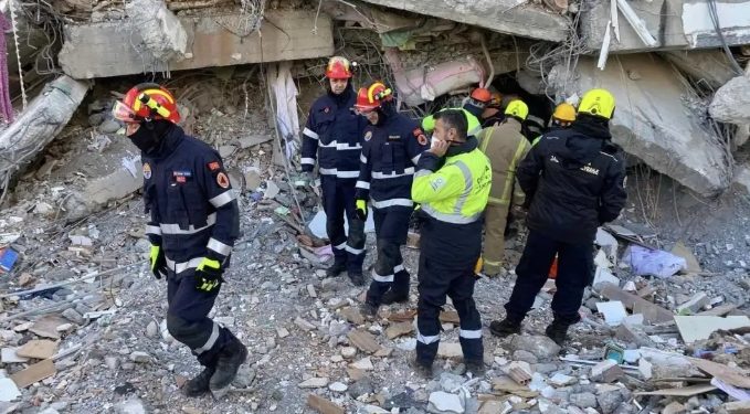 Струмичките пожарникари стигнаа во Адана, се вклучија во пребарувањето на жртви од земјотресот