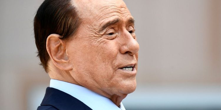 Силвио Берлускони примен во болница во Милано