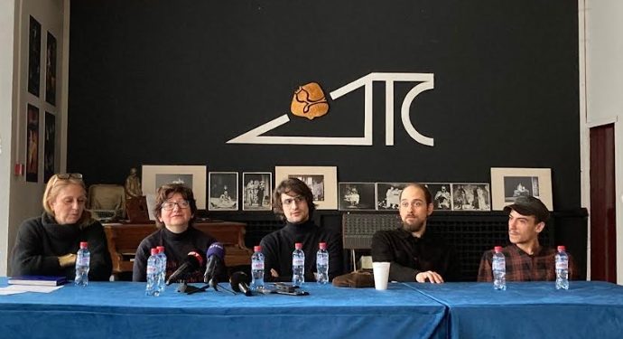 Претставата „Емигранти“ во Драмски театар – пресек на едно општество во распад, општество на изгубени души