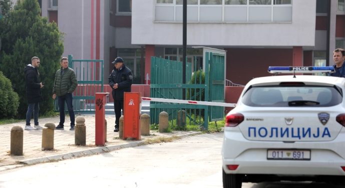 Денеска 30 училишта добиле дојави за бомби, сите се лажни